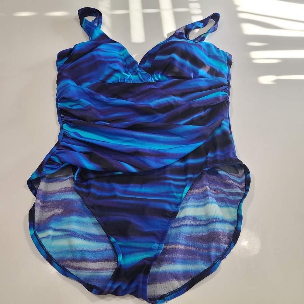 Trimshaper Blue Pattern One Piece Swimsuit in Size 18